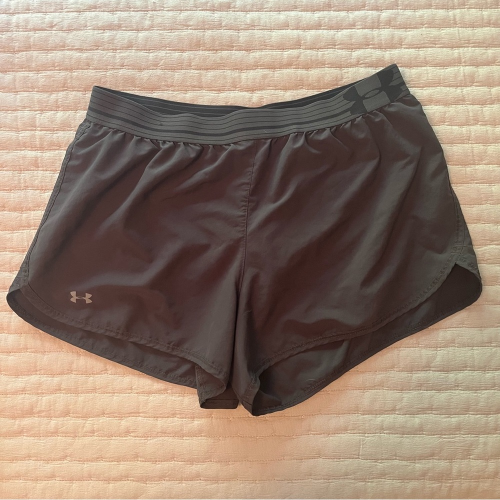 Under Armour Shorts Women’s Size Medium. Grey, lined.